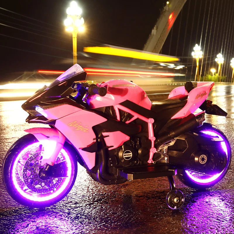 Moto elettrica per bambini dal design realistico, lunga 1,1 metri, perfetta per piccoli piloti dai 3 ai 9 anni.
Dotata di batteria ricaricabile, offre un’esperienza di guida sicura e divertente.