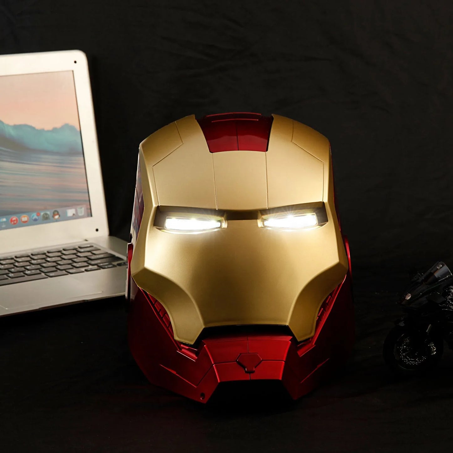 Porta a casa la potenza di Iron Man con questo casco realistico in scala reale!

✨ Caratteristiche:

Apertura manuale a più parti
Effetti luminosi LED spettacolari
Design ultra realistico (1:1)
Perfetto per adulti e bambin
