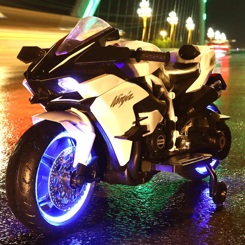 Moto elettrica per bambini dal design realistico, lunga 1,1 metri, perfetta per piccoli piloti dai 3 ai 9 anni.
Dotata di batteria ricaricabile, offre un’esperienza di guida sicura e divertente.