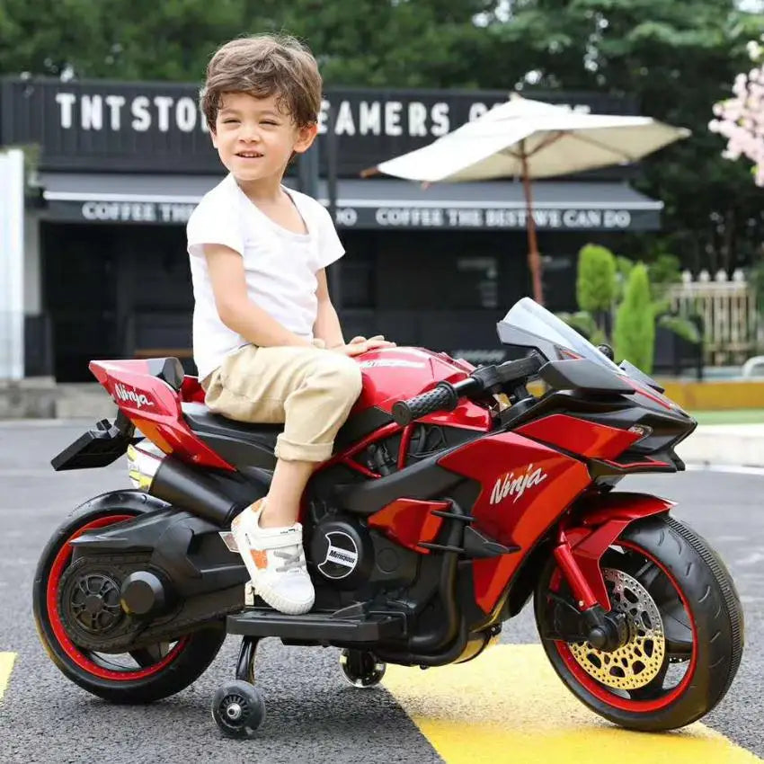 Moto elettrica per bambini dal design realistico, lunga 1,1 metri, perfetta per piccoli piloti dai 3 ai 9 anni.
Dotata di batteria ricaricabile, offre un’esperienza di guida sicura e divertente.